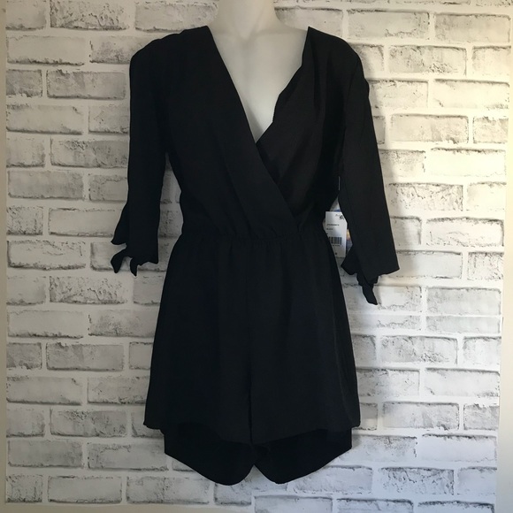 Lace-Trim Split-Sleeve Romper - Picture 7 of 9